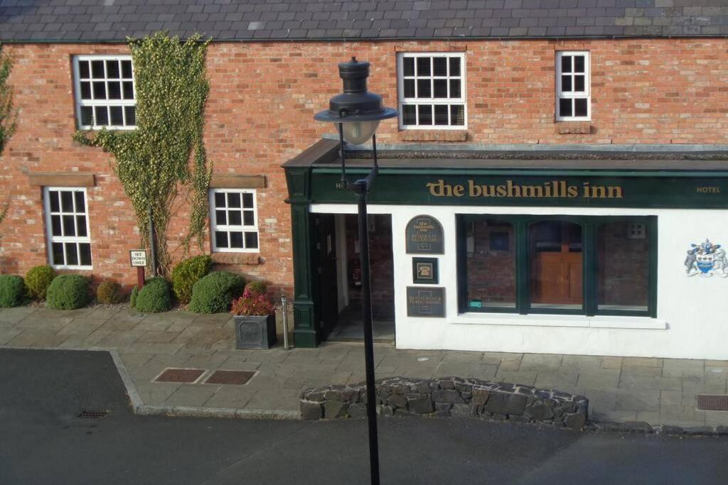 Mews Apartment, Bushmills Exterior photo
